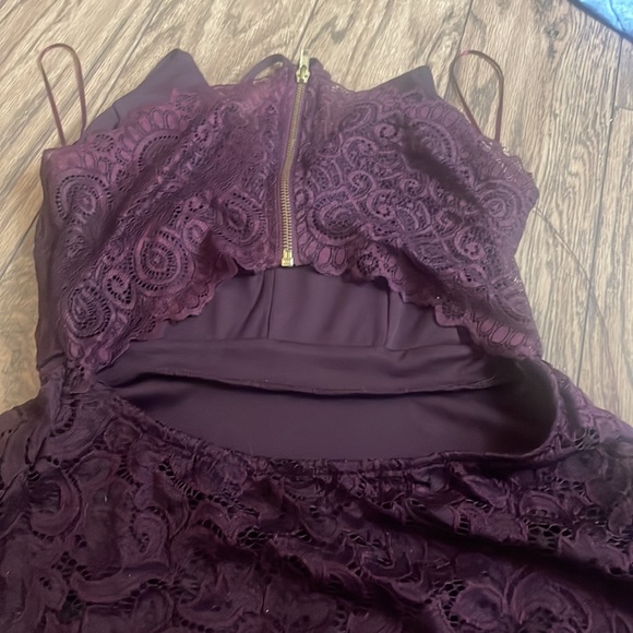 BURGUNDY/PURPLE SPRING FORMAL FLOWY DRESS - Picture 3 of 4